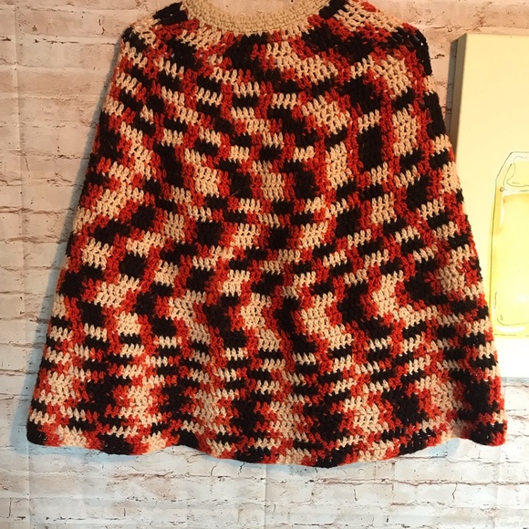 Vintage 60's crocheted knitted cape shawl, one size fits most, hand made - Picture 7 of 10